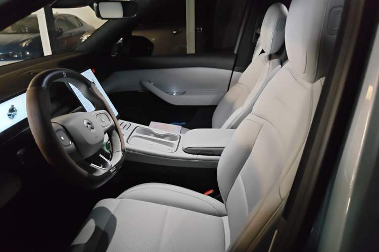 Used Nio ES6 2023 75 kWh Left Front Seat