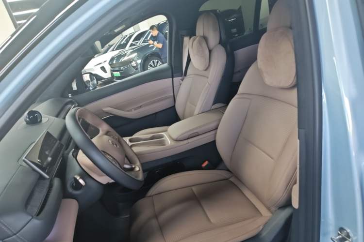 Used Nio ES6 2023 75 kWh Left Front Seat