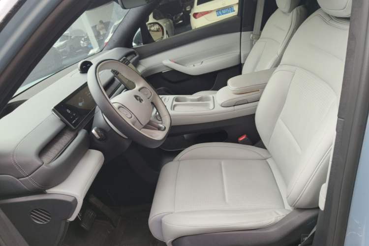 Used Nio ES6 2023 75 kWh Left Front Seat