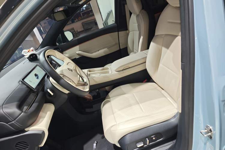 Used Nio ES6 2023 75 kWh Left Front Seat