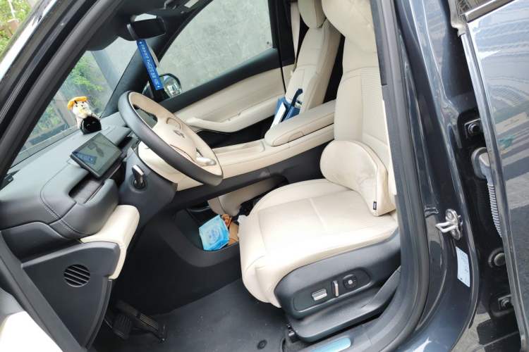 Used Nio ES6 2023 75 kWh Left Front Seat