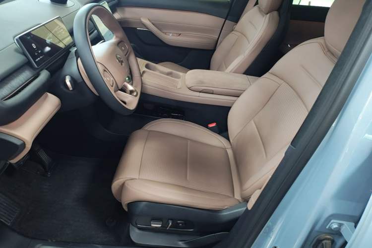Used Nio ES6 2023 75 kWh Left Front Seat