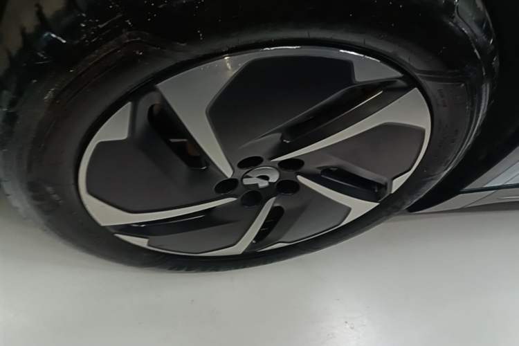 Used Nio ES6 2023 75 kWh Left Front Wheel Hub