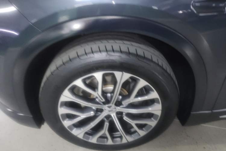 Used Nio ES6 2023 75 kWh Left Front Wheel Hub