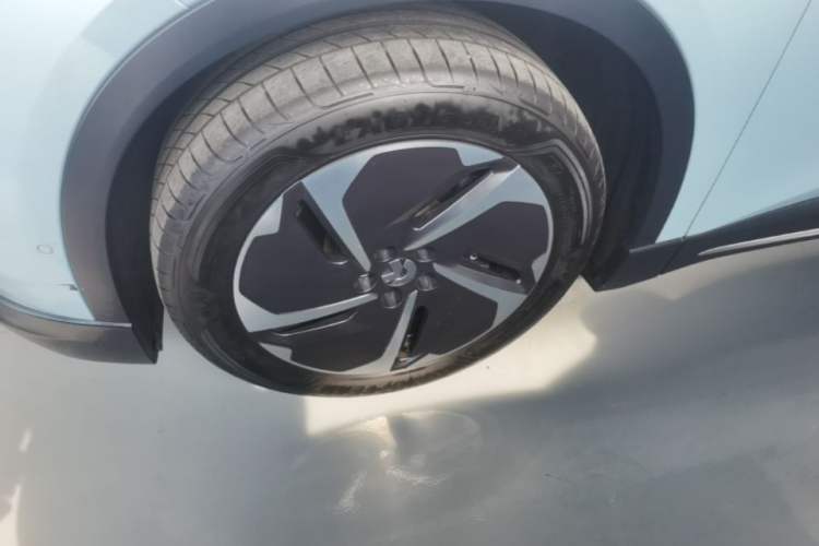 Used Nio ES6 2023 75 kWh Left Front Wheel Hub