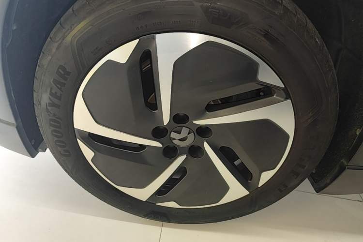 Used Nio ES6 2023 75 kWh Left Front Wheel Hub