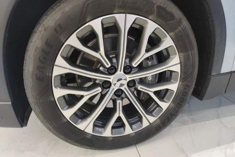 Used Nio ES6 2023 75 kWh Left Front Wheel Hub