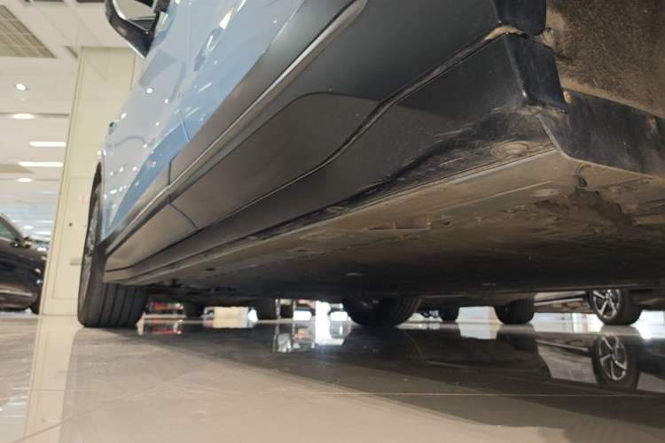 Used Nio ES6 2023 75 kWh Left Side Sill