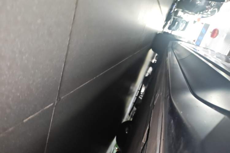 Used Nio ES6 2023 75 kWh Left Side Sill