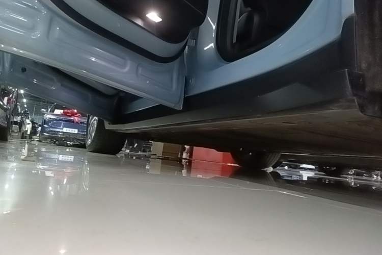 Used Nio ES6 2023 75 kWh Left Side Sill
