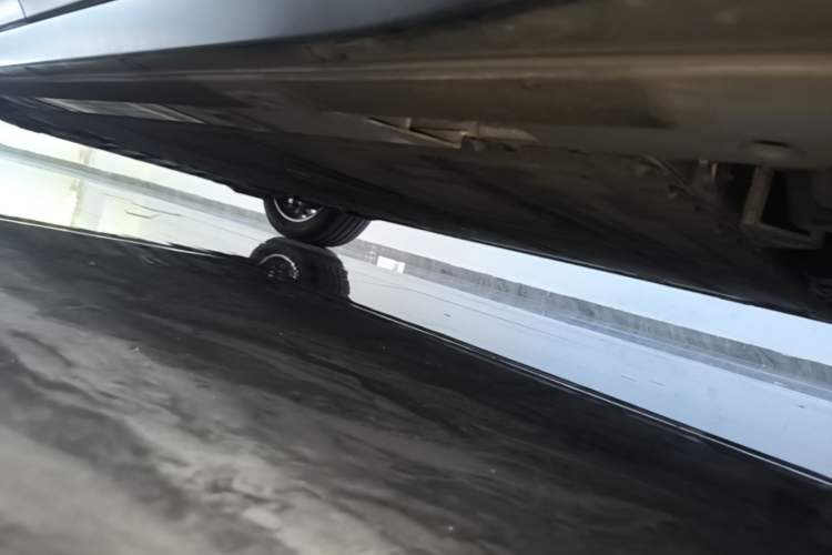 Used Nio ES6 2023 75 kWh Left Side Sill