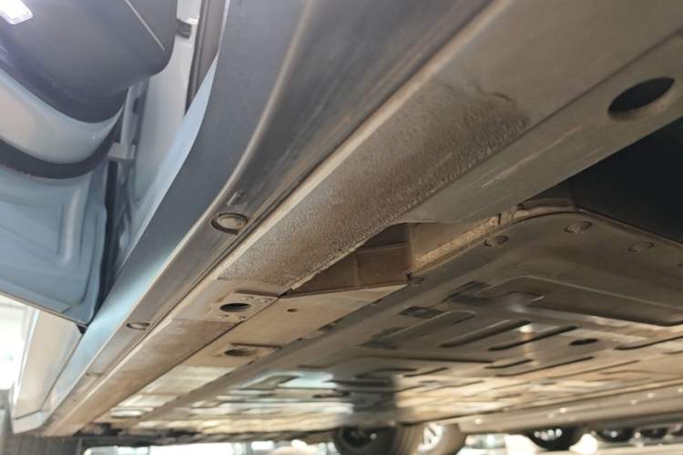 Used Nio ES6 2023 75 kWh Left Side Sill