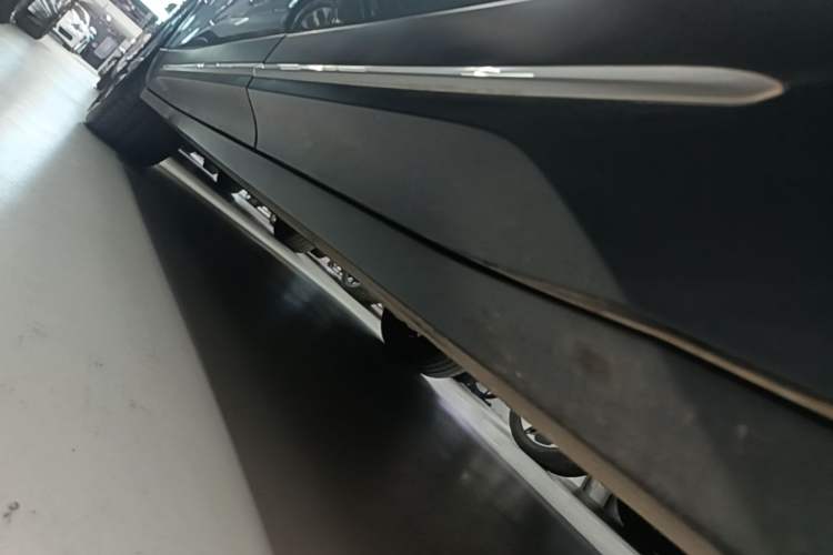 Used Nio ES6 2023 75 kWh Left Side Sill