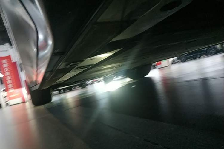 Used Nio ES6 2023 75 kWh Left Side Sill