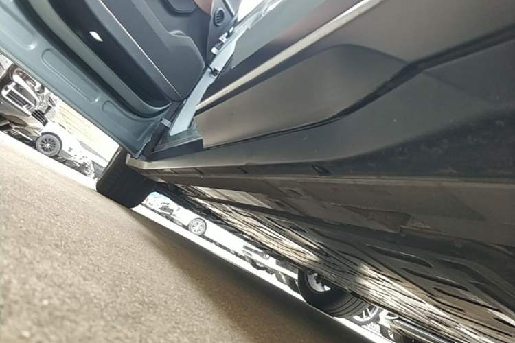 Used Nio ES6 2023 75 kWh Left Side Sill