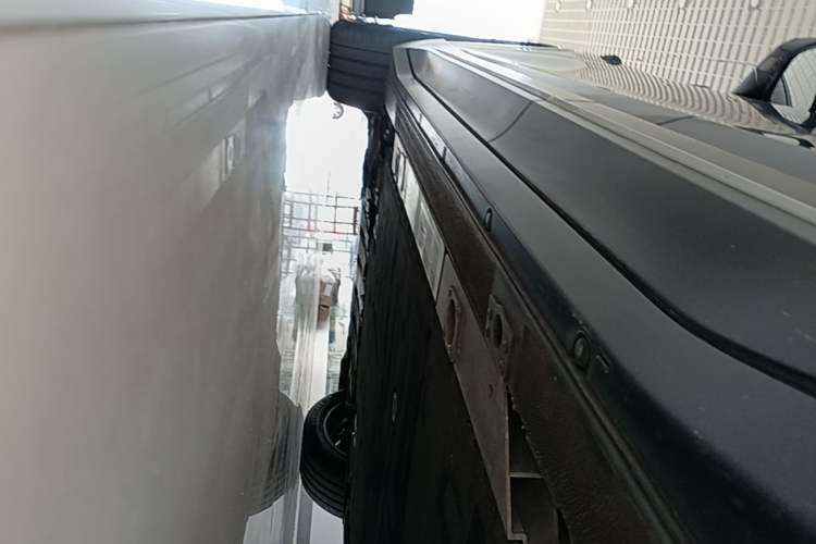 Used Nio ES6 2023 75 kWh Left Side Sill