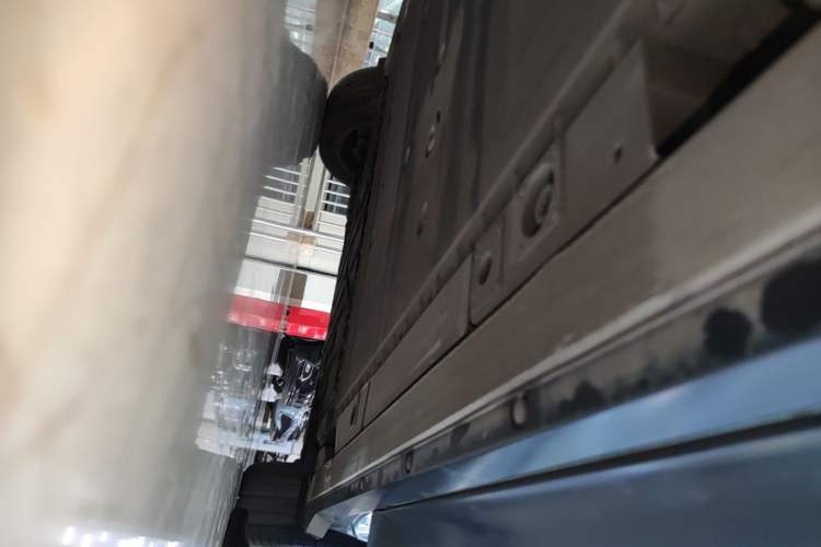 Used Nio ES6 2023 75 kWh Left Side Sill