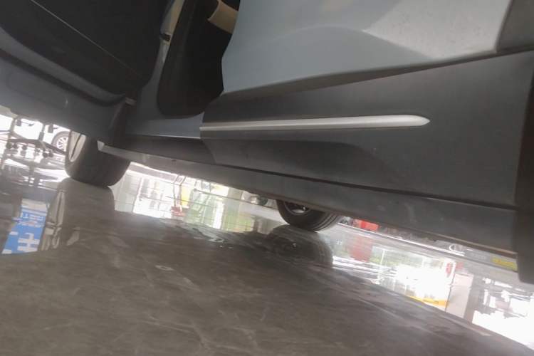 Used Nio ES6 2023 75 kWh Left Side Sill