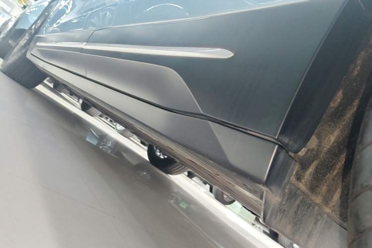 Used Nio ES6 2023 75 kWh Left Side Sill