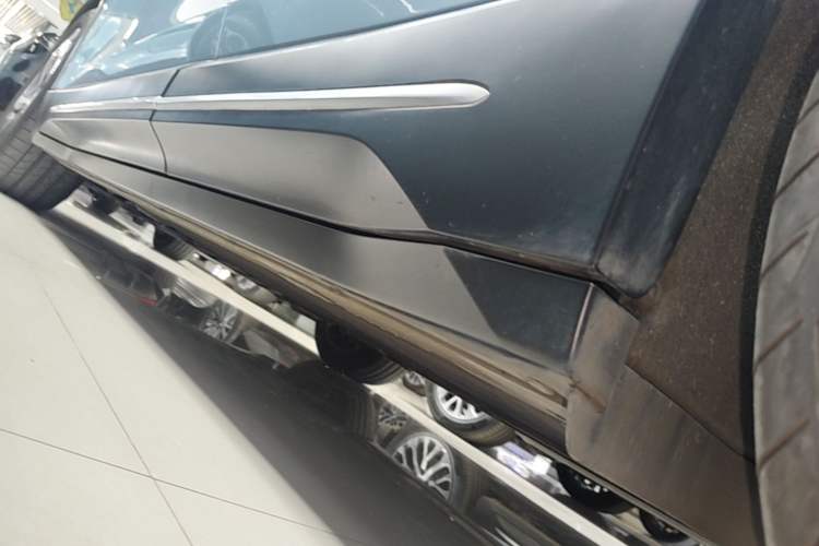 Used Nio ES6 2023 75 kWh Left Side Sill