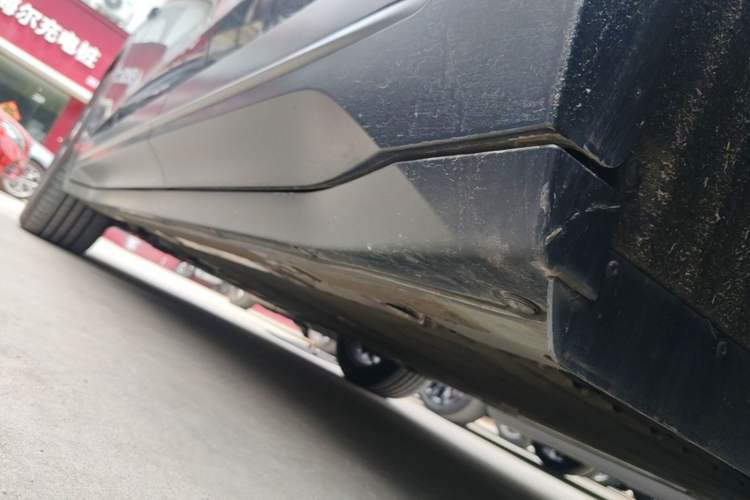 Used Nio ES6 2023 75 kWh Left Side Sill