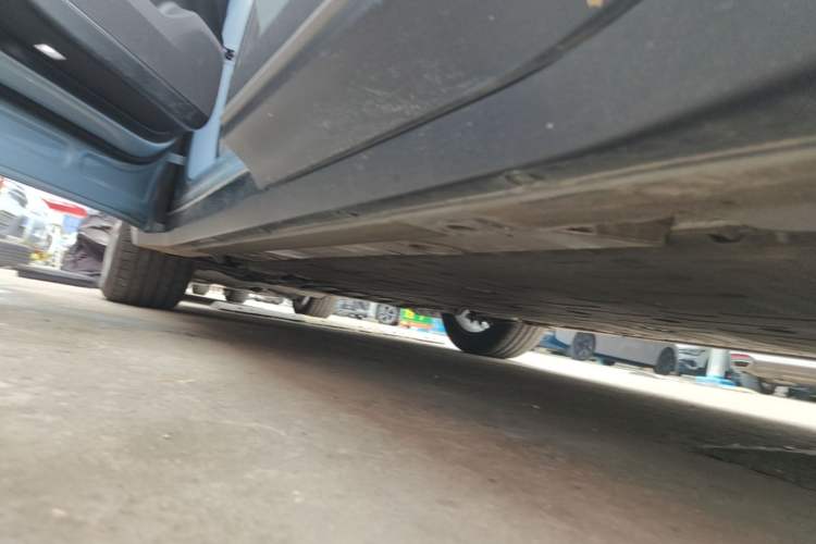 Used Nio ES6 2023 75 kWh Left Side Sill
