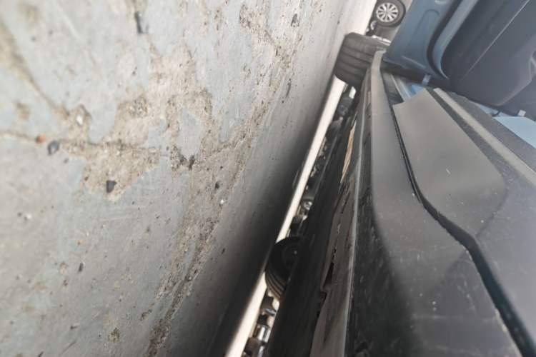 Used Nio ES6 2023 75 kWh Left Side Sill