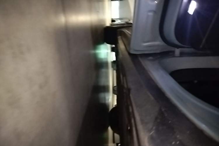 Used Nio ES6 2023 75 kWh Left Side Sill