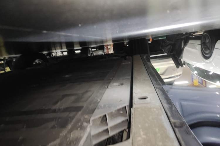 Used Nio ES6 2023 75 kWh Left Side Sill
