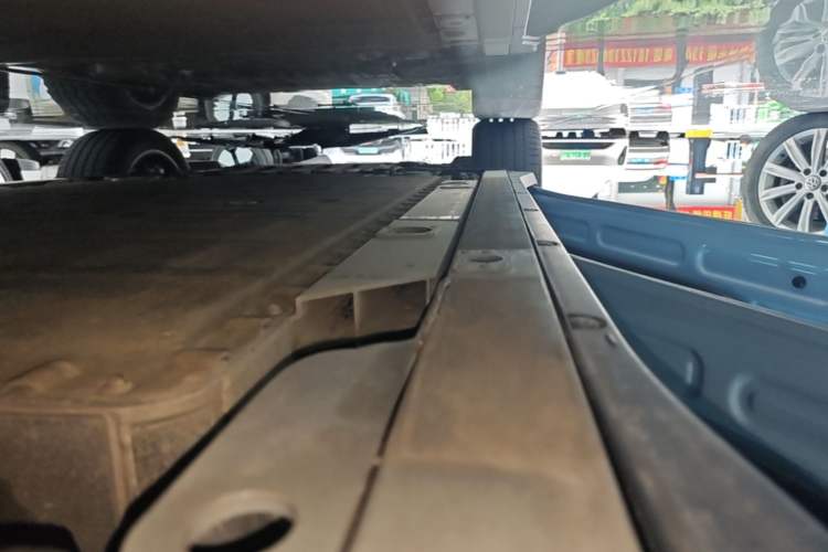 Used Nio ES6 2023 75 kWh Left Side Sill