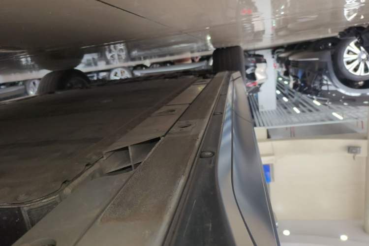 Used Nio ES6 2023 75 kWh Left Side Sill