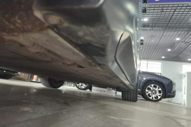 Used Nio ES6 2023 75 kWh Left Side Sill