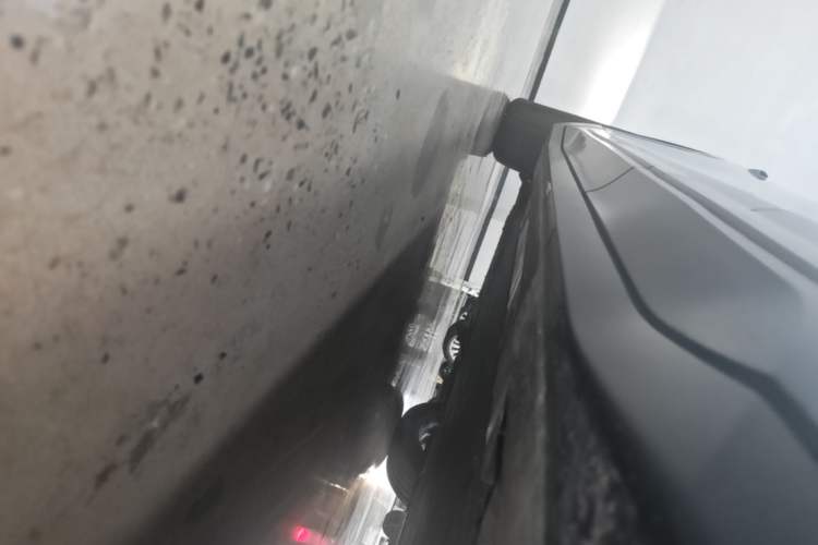 Used Nio ES6 2023 75 kWh Left Side Sill