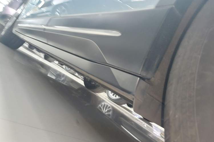 Used Nio ES6 2023 75 kWh Left Side Sill