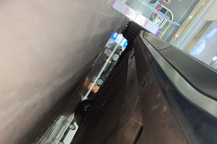 Used Nio ES6 2023 75 kWh Left Side Sill