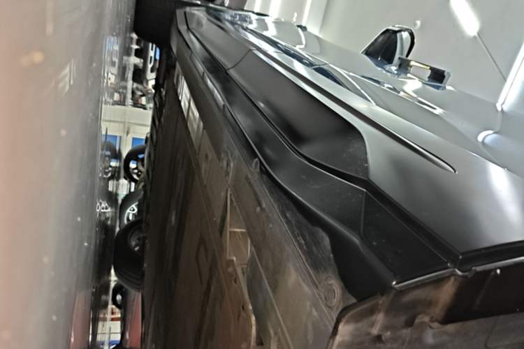 Used Nio ES6 2023 75 kWh Left Side Sill