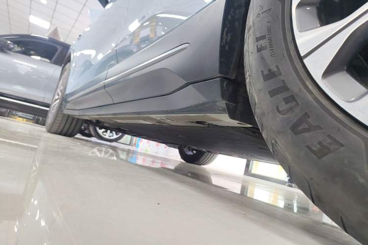 Used Nio ES6 2023 75 kWh Left Side Sill
