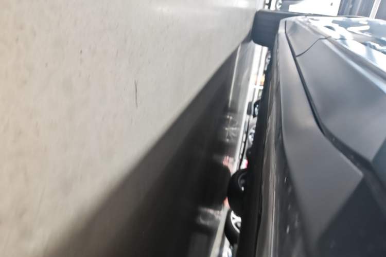 Used Nio ES6 2023 75 kWh Left Side Sill