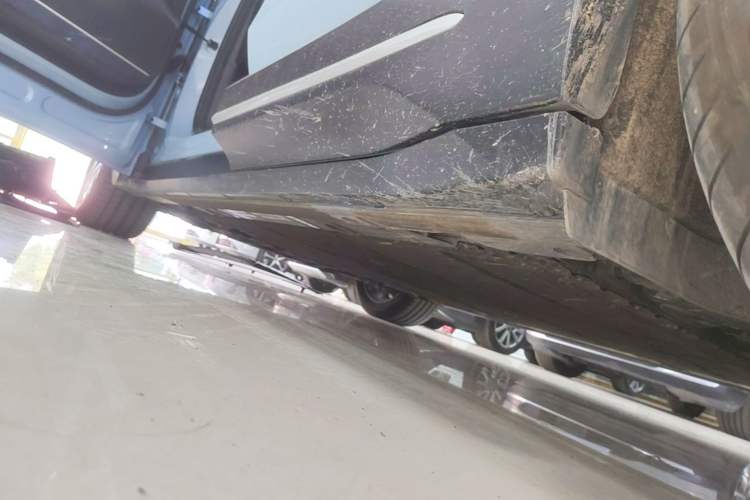 Used Nio ES6 2023 75 kWh Left Side Sill