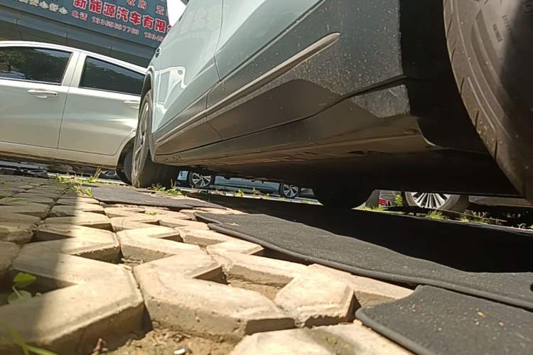Used Nio ES6 2023 75 kWh Left Side Sill