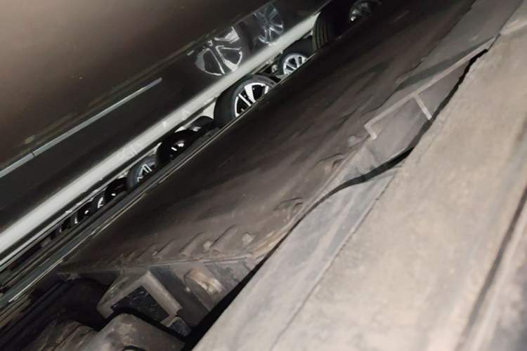 Used Nio ES6 2023 75 kWh Left Side Sill