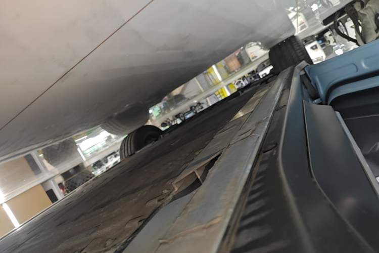 Used Nio ES6 2023 75 kWh Left Side Sill