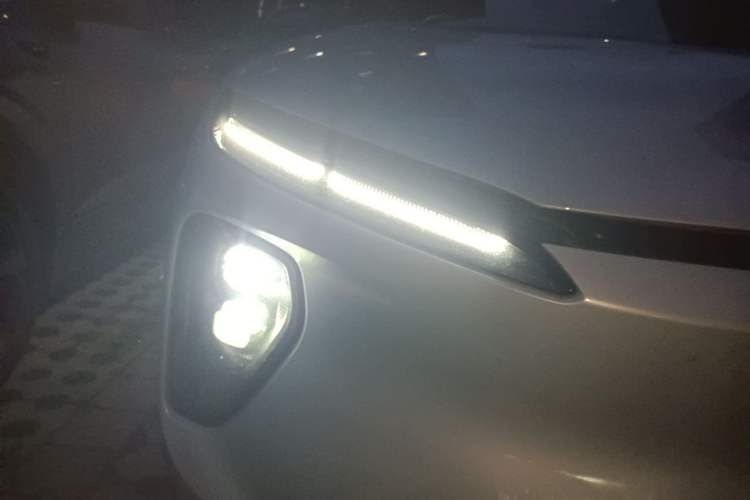 Used Nio ES6 2023 75 kWh Right Front Headlight