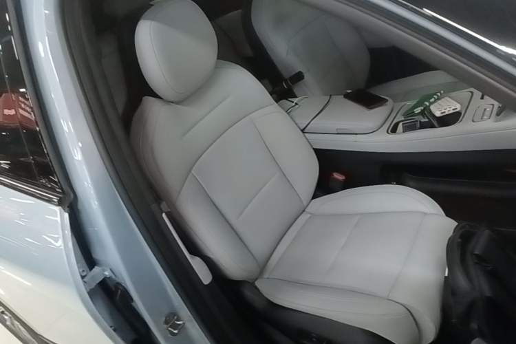 Used Nio ES6 2023 75 kWh Right Front Seat