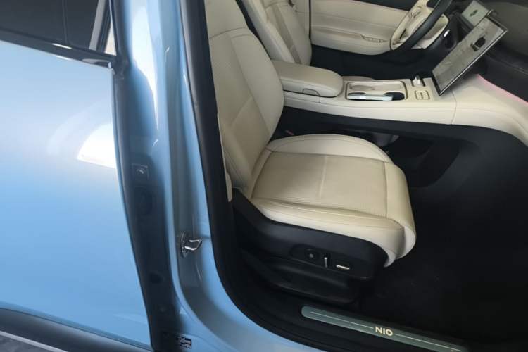Used Nio ES6 2023 75 kWh Right Front Seat