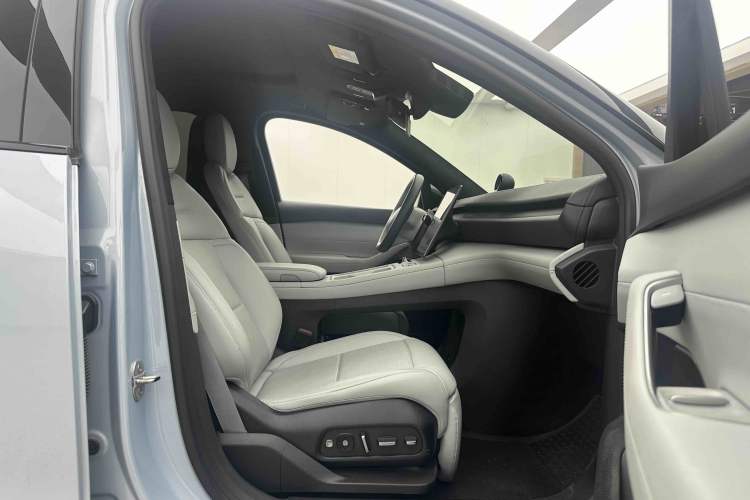 Used Nio ES6 2023 75 kWh Right Front Seat