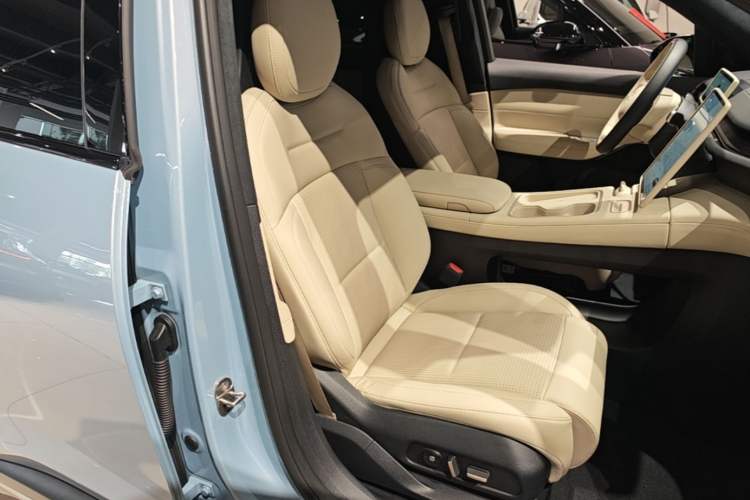 Used Nio ES6 2023 75 kWh Right Front Seat