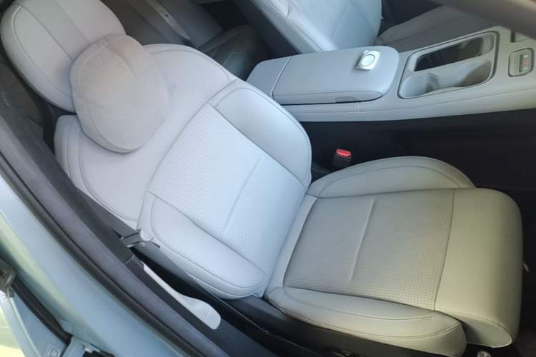 Used Nio ES6 2023 75 kWh Right Front Seat