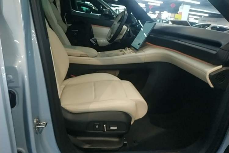 Used Nio ES6 2023 75 kWh Right Front Seat