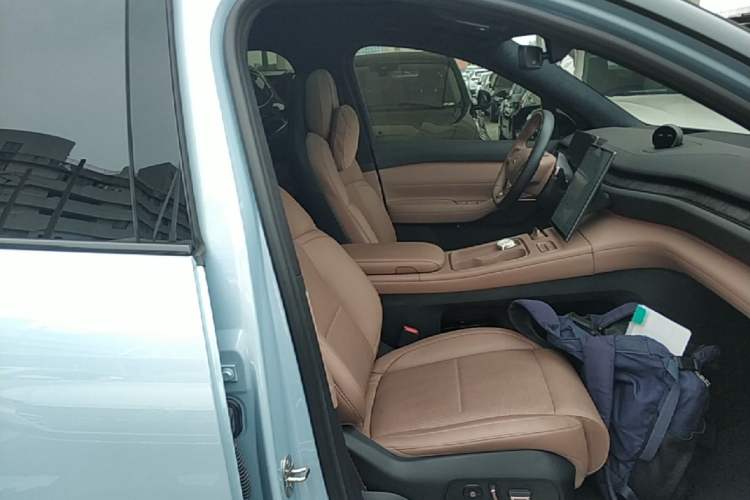 Used Nio ES6 2023 75 kWh Right Front Seat